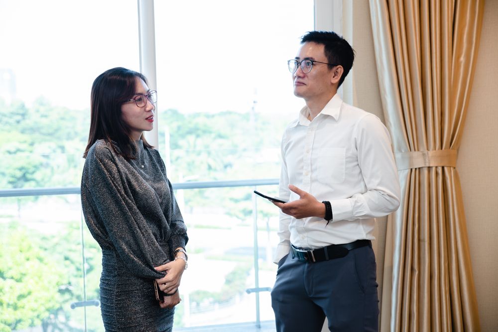 Communicating Outside Official Channels Training
